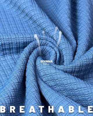 Оставайтесь прохладными и комфортными с нашей дышащей и гибкой тканью для йоги