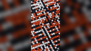 Текстурированная ткань для плавания: эластичная, дышащая.